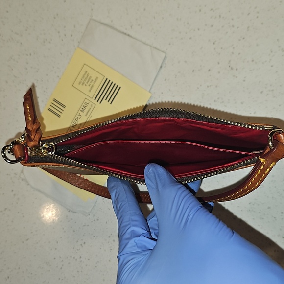 NEW DOONEY & BURKE WRISTLET $45 - Picture 3 of 4